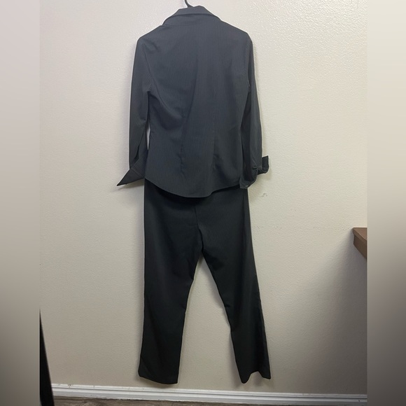 Brand: Epic || Size: 4 (Top and Pants) || Color: Grey - Picture 6 of 6